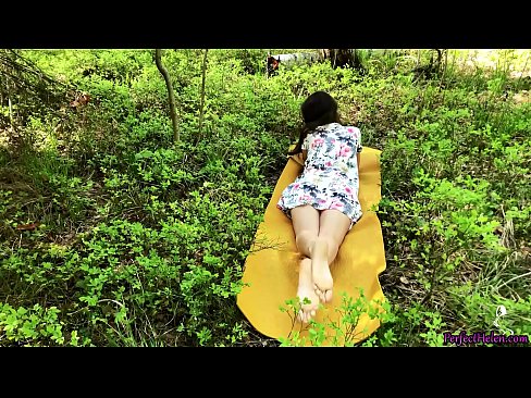 ❤️ 陌生人在Tinder上自慰我的阴部，并在树林里热情地做爱 ️ Sex video﹏﹏